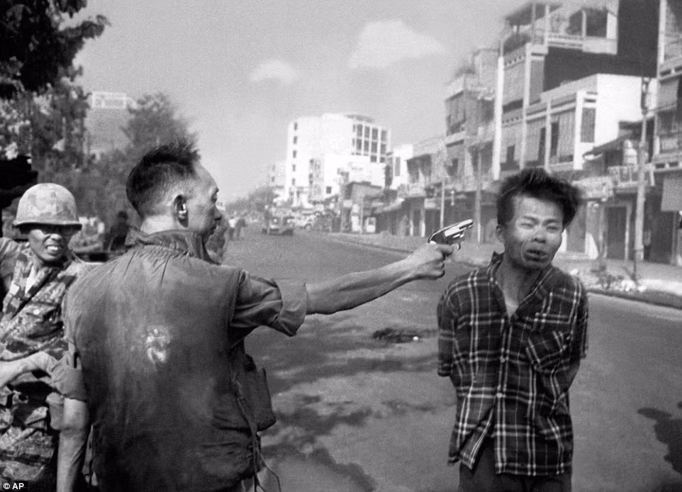 “Hành quyết tại Sài Gòn” (Saigon Execution) là tên của bức ảnh nổi tiếng do phóng viên người Mỹ Eddie Adams của hãng AP chụp trong chiến dịch Mậu Thân năm 1968. Trong bức ảnh này, chuẩn tướng Nguyễn Ngọc Loan - Tổng giám đốc Tổng nha Cảnh sát Quốc gia rút súng bắn vào đầu một chiến sỹ thuộc lực lượng Biệt động Sài Gòn tay bị trói ra đằng sau. Với bức ảnh gây chấn động thế giới này, Eddie Adams giành giải thưởng Pulitzer năm 1969.