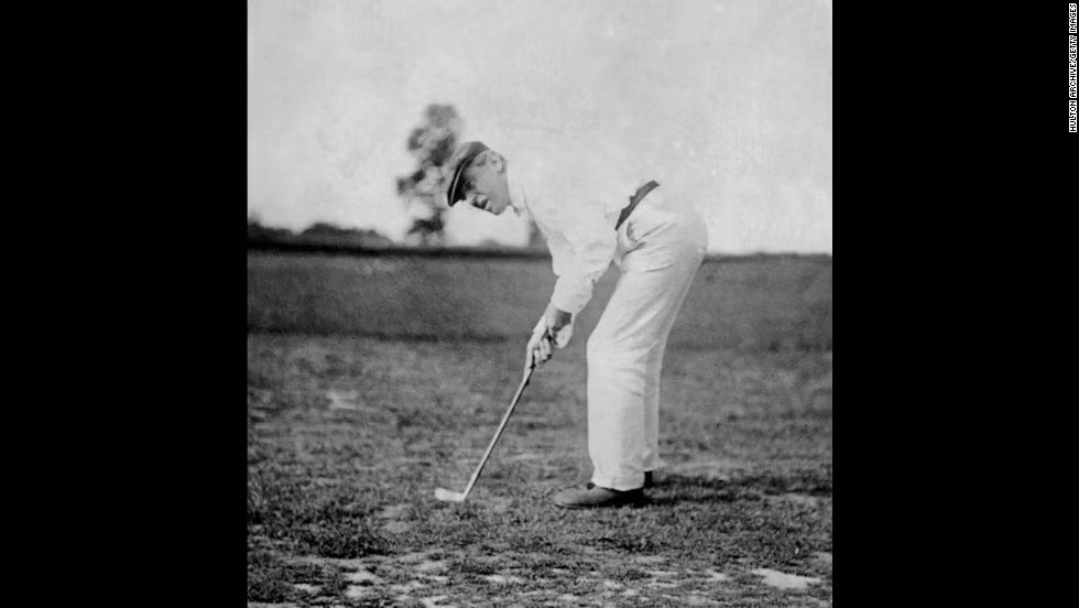 Tổng thống Woodrow Wilson được đánh giá là chơi golf nhiều hơn bất kỳ ông chủ Nhà Trắng nào. Trong ảnh là Tổng thống Woodrow chơi golf năm 1916.