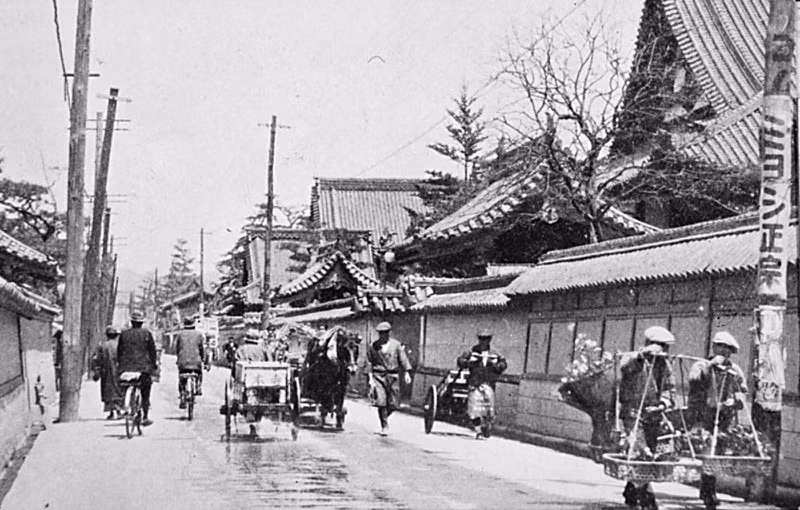 Con phố Teramachi ở Hiroshima trước chiến tranh. Khu vực này đã bị phá hủy hoàn toàn sau khi Mỹ ném quả bom nguyên tử "Little Boy" xuống đây.