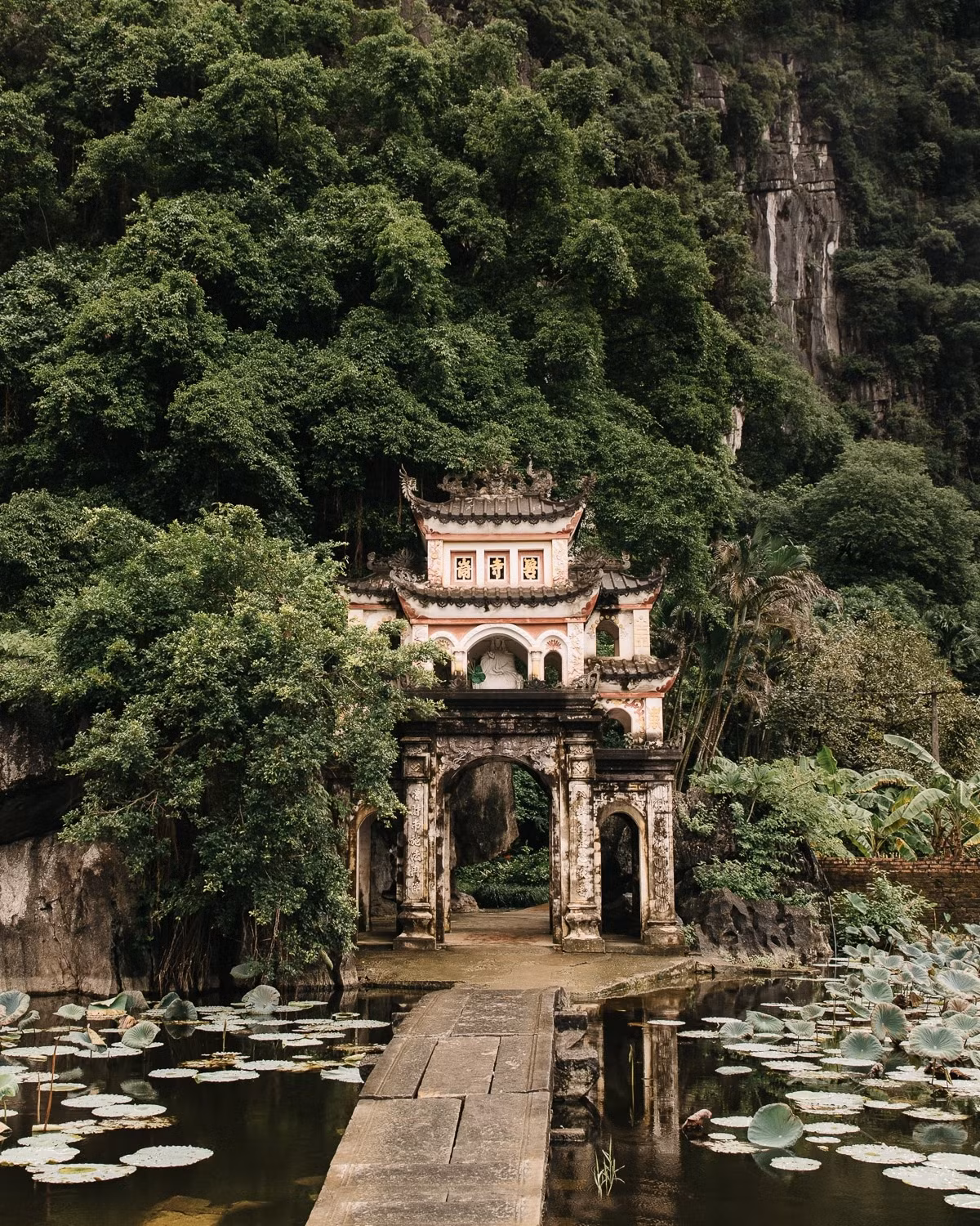 Cổng chùa Bích Động, Ninh Bình