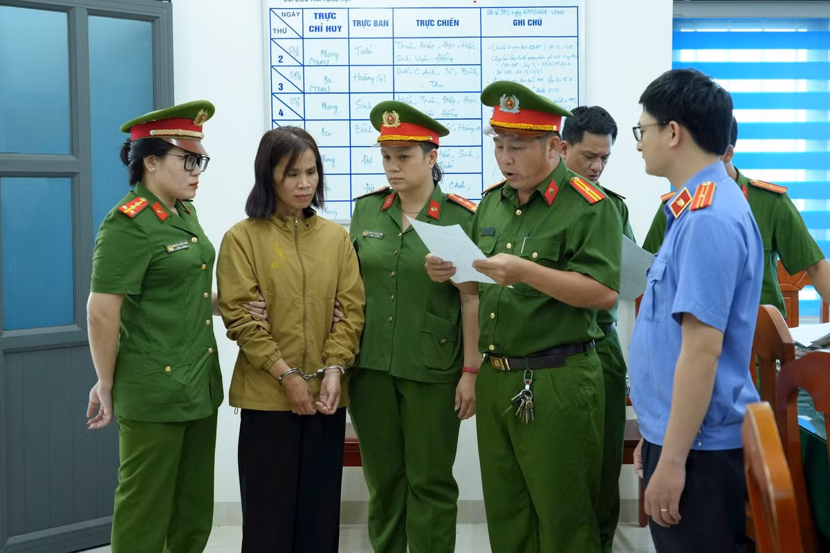 Nhom ta dao Thien trieu Nam Quoc vua bi khoi to vi pham the nao?
