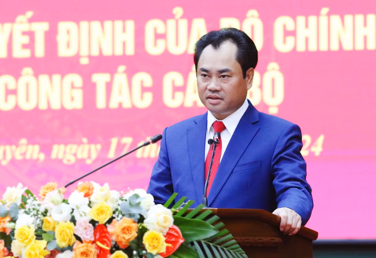 Ông Trịnh Việt Hùng được chuẩn y giữ chức Bí thư Tỉnh ủy Thái Nguyên Ong Trinh Viet Hung duoc chuan y giu chuc Bi thu Tinh uy Thai Nguyen