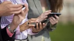 64% dân Mỹ sở hữu một chiếc điện thoại thông minh (smartphone).