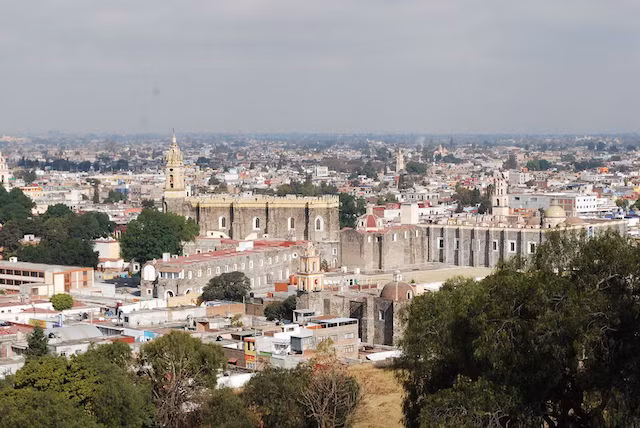 Cholula, Mexico được thành lập vào khoảng hơn 2500 năm trước. Đây là nơi tồn tại của nhiều nền văn minh cổ xưa như lmec, Toltec, Aztec.
