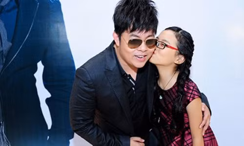 Quang Le tiet lo cat-xe khung khi hat dam cuoi o Lao Cai