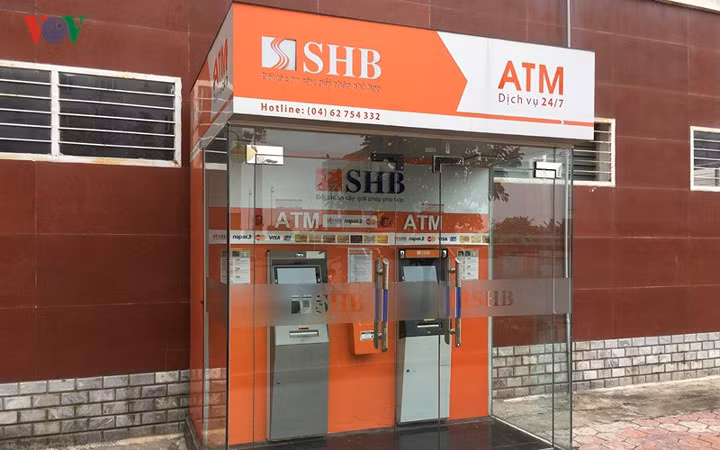 Hien truong cay ATM SHB co gan 10 qua min da gan kip no