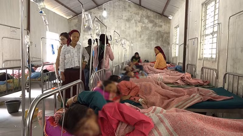 “Tá hỏa” khi ruốc gà nhiễm độc, cơm mốc, thịt ôi trong bữa ăn HS - Hình 2 “Ta hoa” khi ruoc ga nhiem doc, com moc, thit oi trong bua an HS-Hinh-2