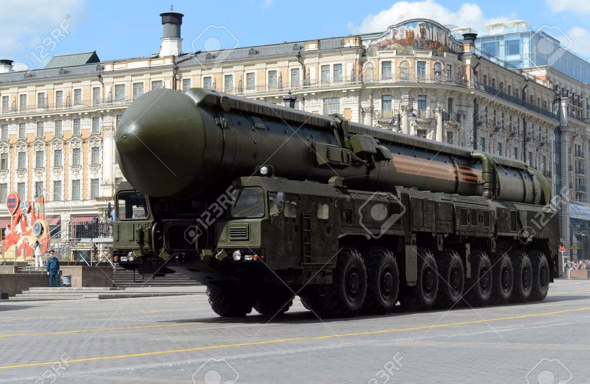 Phương tiện mang phóng tên lửa RS-24 Yars là xe tải siêu trường siêu trọng MZKT-79221 do Belarus sản xuất, nếu thiếu khung cơ sở này thì tên lửa Nga sẽ phải "nằm đất".