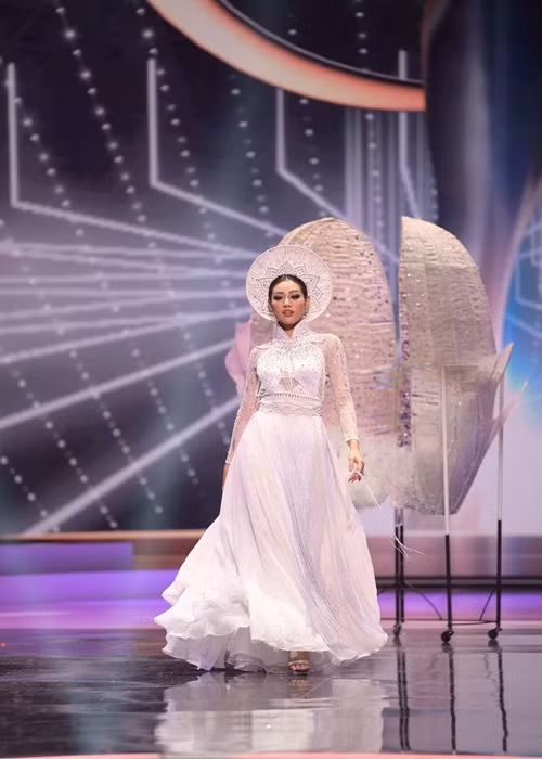 Cũng vì kén không bung rộng như dự định, Khánh Vân bỏ qua phần tương tác với bánh xe quay tơ.
