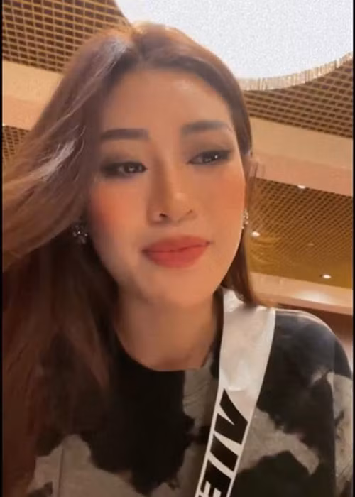 Trong nửa tháng tham gia cuộc thi, Khánh Vân bị tụt cân khá nhiều dù ăn uống thoải mái.