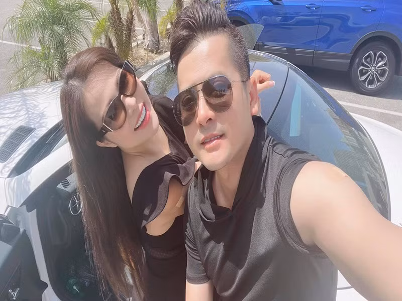 Dù bị đồn có tình cảm với Thắm Bebe, Hoàng Anh không ngại xuất hiện bên người phụ nữ này cũng như dành không ít lời có cánh cho Thắm Bebe.