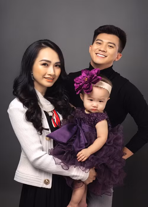 Nam diễn viên phim “Hãy nói lời yêu” cho biết, anh được vợ ủng hộ theo đuổi con đường nghệ thuật.