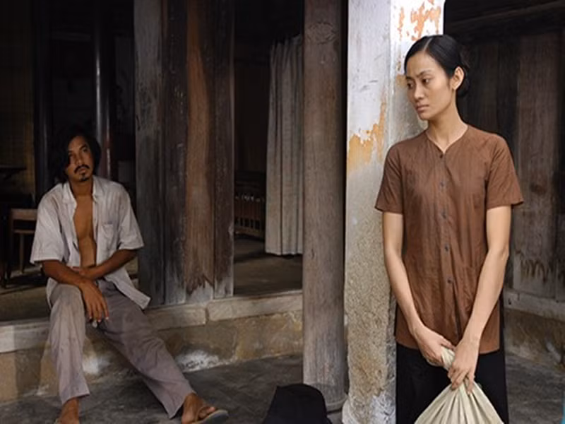 Ngoài diễn kịch, cô còn đóng phim. Các bộ phim có sự tham gia diễn xuất của Hạnh Thúy gồm: “Sống trong sợ hãi”, “Trăng không mùa”, “Cô gái Tràpeng”, “Mẹ con Đậu đũa”, “Công ty thời trang”, “Lẵng hoa tình yêu”, “Dòng sông định mệnh”, “Vịt kêu đồng”, “Cái bóng bên chồng”, “Hương bưởi”, “Thương con cá rô đồng”. Đa phần các vai diễn của Hạnh Thúy là phụ nữ cam chịu, khắc khổ. Ảnh: Tiền Phong