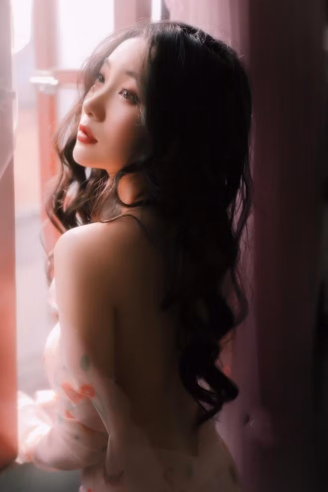 Quan niệm sống của Hà Phương là “Không sợ khó, không sợ khổ, chỉ sợ không dám đánh đổi và hy sinh để theo đuổi thứ mình muốn”. Bởi thế, cô luôn cố gắng giữ lửa đam mê để có động lực làm việc.