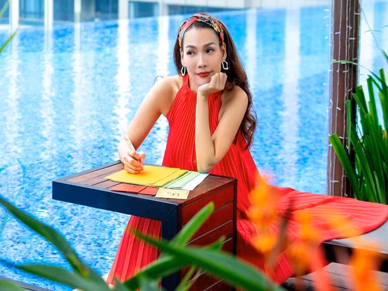 Sau khi lên tiếng muốn né bình luận vụ ồn ào của vợ ông "Dũng lò vôi", Hoài Linh, Trấn Thành, Ngô Như Quỳnh nhận được sự chú ý của không ít cư dân mạng.