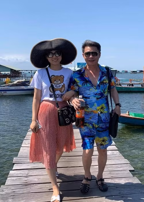 Vợ chồng Công Lý có không ít lần tương tác hài hước trên mạng xã hội.