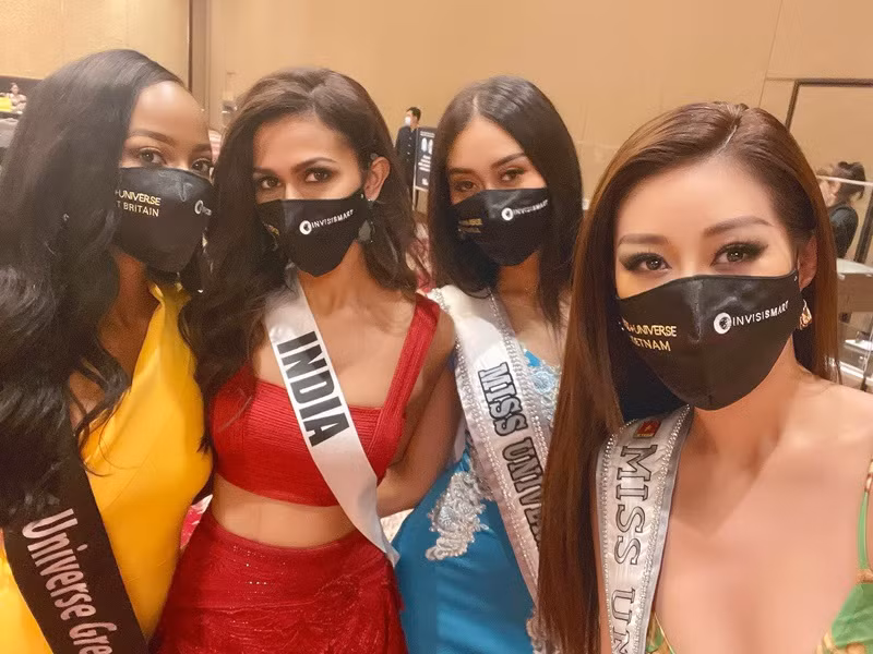 Trước khi nhập cuộc, Khánh Vân từng chia sẻ: "Vân muốn gặp các bạn thí sinh, để bắt tay và trao cho nhau những cái ôm thân thiết, gắn kết tình bạn giữa các quốc gia với nhau".