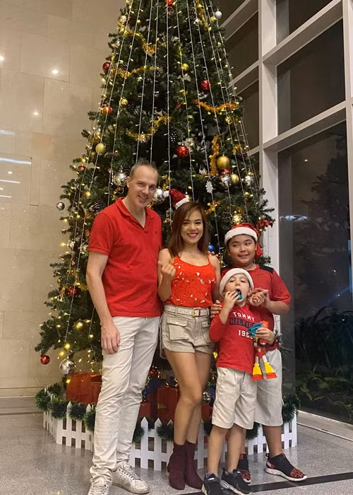 Lý Thanh Thảo và ông xã ngoại quốc có một cậu con trai chung chào đời vào năm 2015.