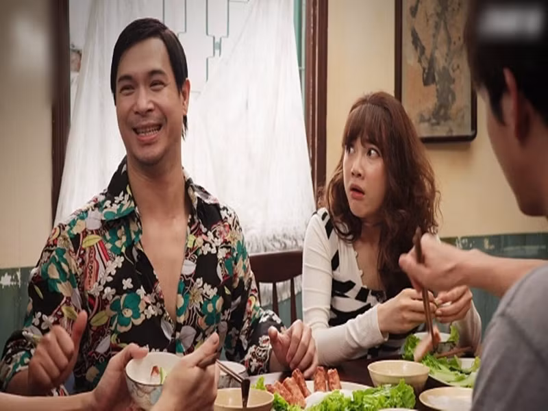 Đóng "Cây táo nở hoa", Trương Thế Vinh tự làm xấu mình. Anh tăng khoảng 8 kg cho vai Ngà. Đến lúc mập quá, Trương Thế Vinh bắt đầu sợ, stress và tủi thân nhưng được đoàn làm phim động viên có thân hình phù hợp với nhân vật. Ảnh: Vietnamnet