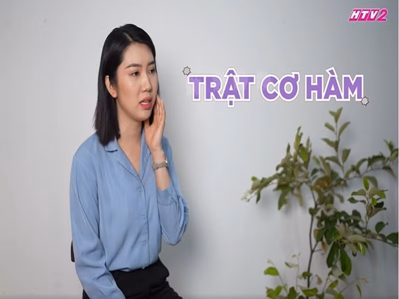 Thúy Ngân còn cho biết, trong một cảnh quay, cô bị Thái Hòa tát đi tát lại đến hơn 20 lần vì vậy sau khi diễn xong, cô cảm giác giống như bị trật cơ hàm. Ảnh: Tiền Phong