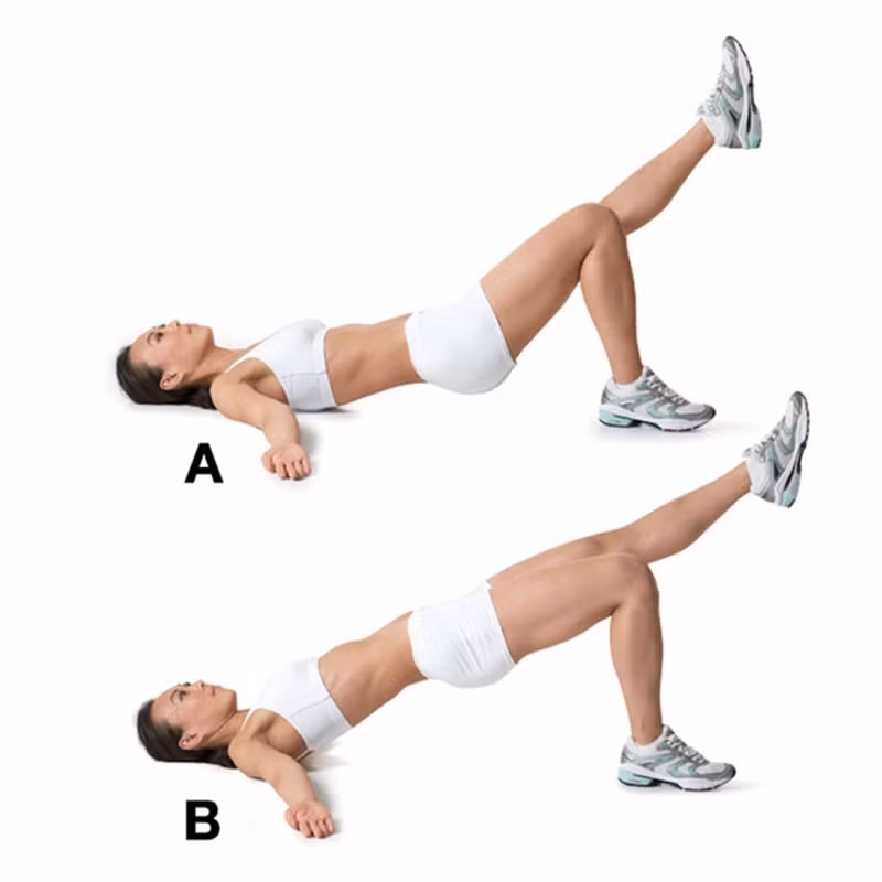 Động tác 7 (nâng cao): Nâng hông – đùi: Nằm ngửa trên sàn nhà, hai tay dang sang hai bên, chân phải co, chân trái đá lên cao, mông hơi trùng xuống (A). Đá chân trái lên sao cho toàn thân tạo thành một đường chéo (B). Giữ tư thế này trong 2 nhịp rồi trở về vị trí ban đầu. Thực hiện tương tự với bên chân kia, mỗi bên khoảng 10-15 lần. Nếu muốn tập khó hơn thì bạn có thể khoanh tay trước ngực.