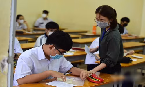 Bi thu TP.HCM dong y hoan ky thi vao lop 10
