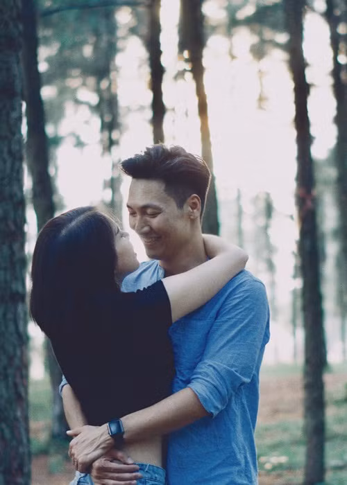 Những khoảnh khắc tình bể bình của vợ chồng nam diễn viên khiến nhiều người ghen tỵ.