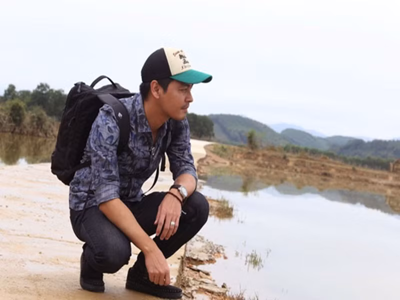 Sau đợt 1 từ thiện, Phan Anh bắt đầu vướng ồn ào. Một luồng ý kiến chỉ trích nam MC đã sử dụng tiền từ thiện không đúng mục đích khi anh trích 2 tỷ từ 24 tỷ đồng thu được trong đợt quyên góp cho đồng bào miền Trung để gửi tặng quỹ Hiểu về trái tim.