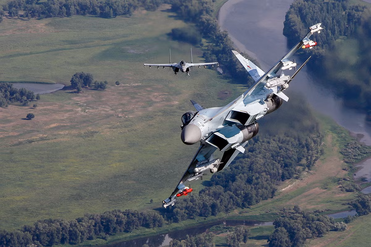 Cuộc không chiến diễn ra ở tầm gần nhưng MiG-21 lại lại mang theo R-77 dòng tên lửa tầm trung. Chưa cần nói đến khả năng của chiến đấu cơ, chỉ với cách trang bị vũ khí của Không quân Ấn Độ cho thấy sự thất thế khi đối đầu với JF-17 là điều dễ nhận thấy.