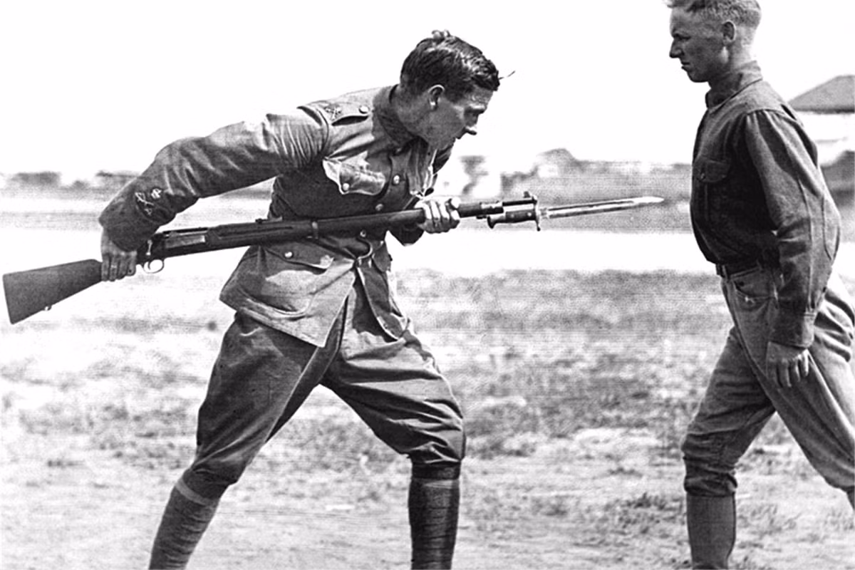 Đứng cuối top 5 của Zvezda là mẫu súng trường Springfield M1903, được đưa vào trang bị từ năm 1903 và được sử dụng cho đến tận năm 1957. M1903 là vũ khí chính của Hải – Lục – Không quân Mỹ trong suốt nhiều thập kỷ cho đến khi người kế nhiệm M1 Garand xuất hiện. Nguồn ảnh: Wikipedia.