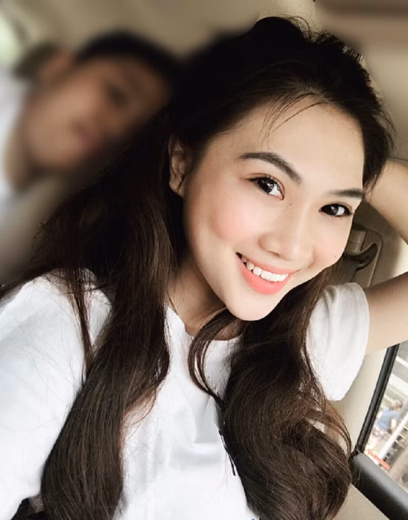 - Trong "làng báo" nói chung, người mà bạn thần tượng là ai? - Mình cho rằng, đã là người làm báo chân chính thì ai mình cũng ngưỡng mộ, song có lẽ người mình hâm mộ nhất cũng là người gần gũi và dạy bảo mình - đó chính là cô Đỗ Hiền, giảng viên khoa mình đang theo học. Cô rất giỏi về chuyên ngành, cô dạy cho chúng mình rất nhiều điều, nhưng đó không chỉ là những bài học về ngành, mà còn về cuộc sống, về cách cư xử, xử lý các tình huống thực tế, cách tránh những cám dỗ trong nghề và cả những điều nhỏ nhặt nhất. Cô là người rất nghiêm khắc nhưng rất thương học trò. Đối với bản thân mình, cô là người cô mà mình kính trọng và vô cùng ngưỡng mộ.
