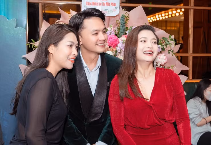 Trong một sự kiện gần đây, Kiều Anh có dịp hội ngộ lại 2 diễn viên trong "phía trước là bầu trời".