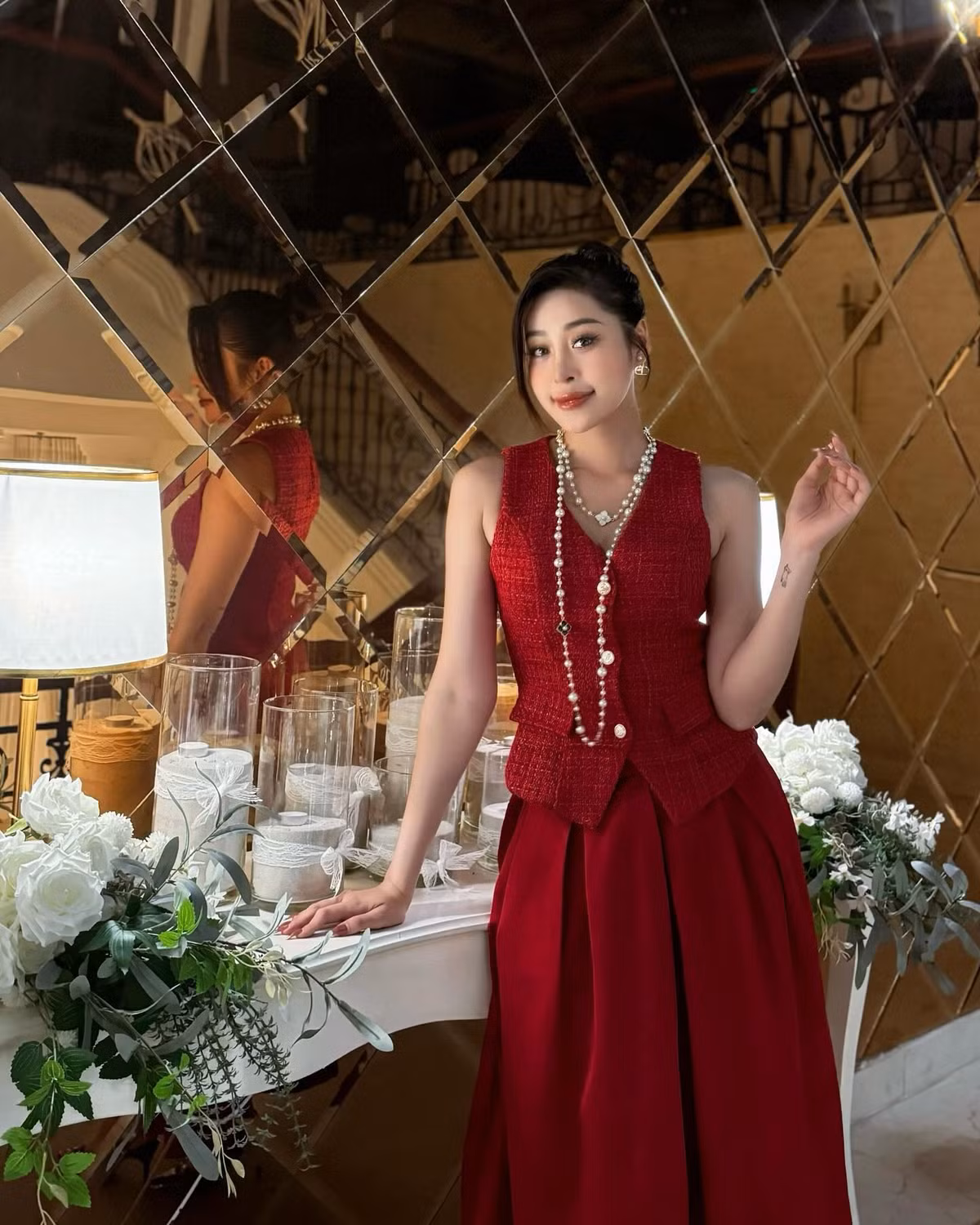 Trên trang cá nhân, Hồng Vy thường đăng tải những hình ảnh các bữa tiệc sang chảnh, những chuyến du lịch đến nhiều địa điểm khác nhau. (Ảnh: IGNV)