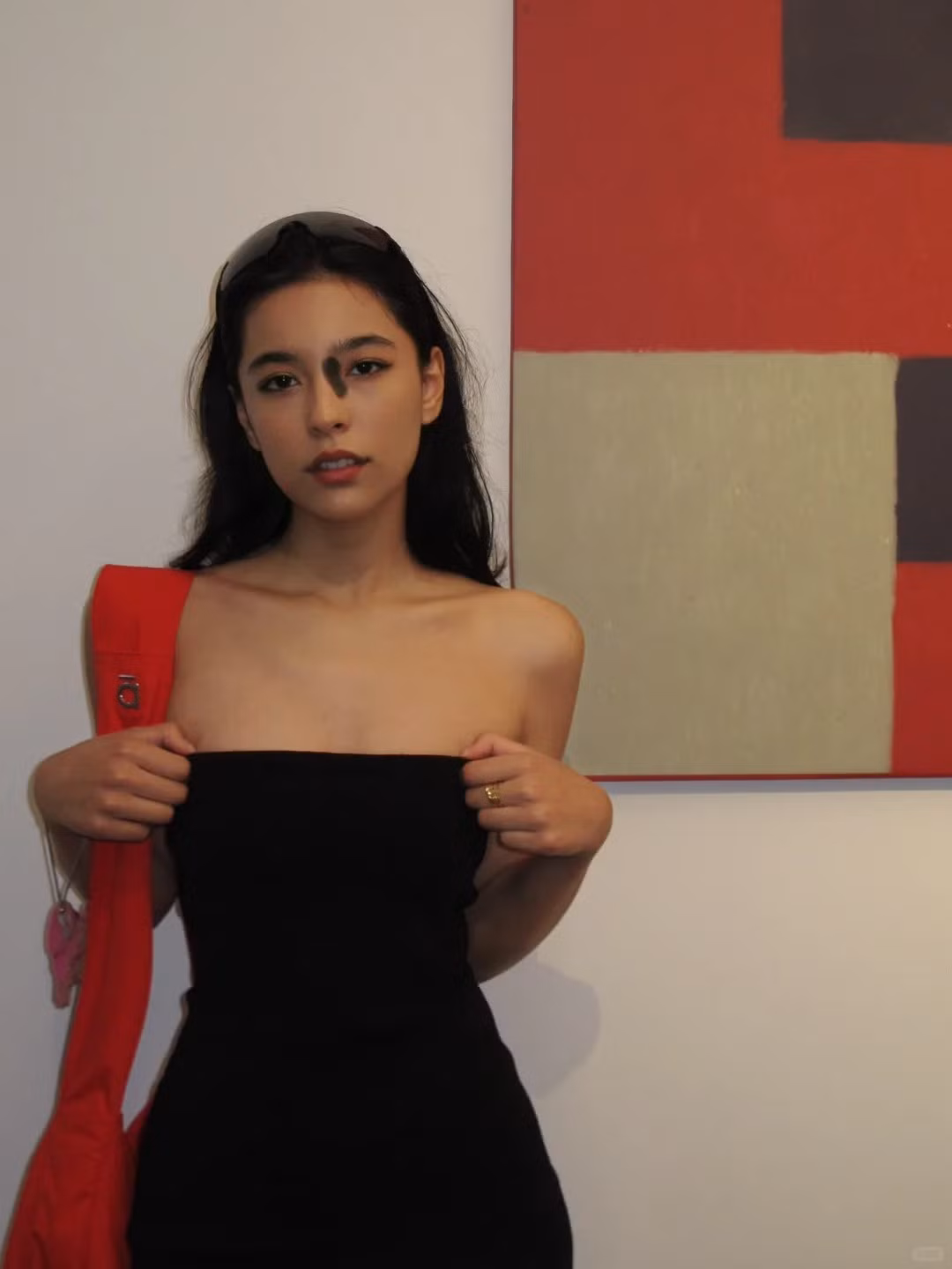 Nhiều người đều bày tỏ trầm trồ vì nụ cười rạng rỡ và thần thái tự tin của cô gái.