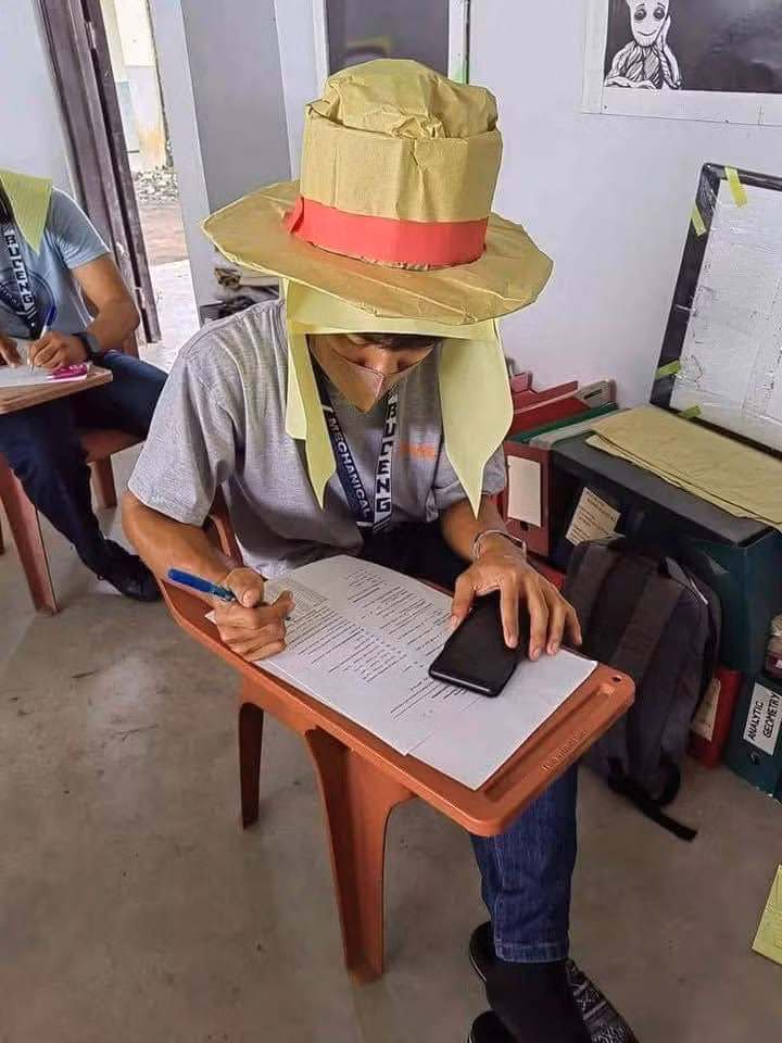 Chắc cậu bạn này mê nhân vật Luffy lắm.