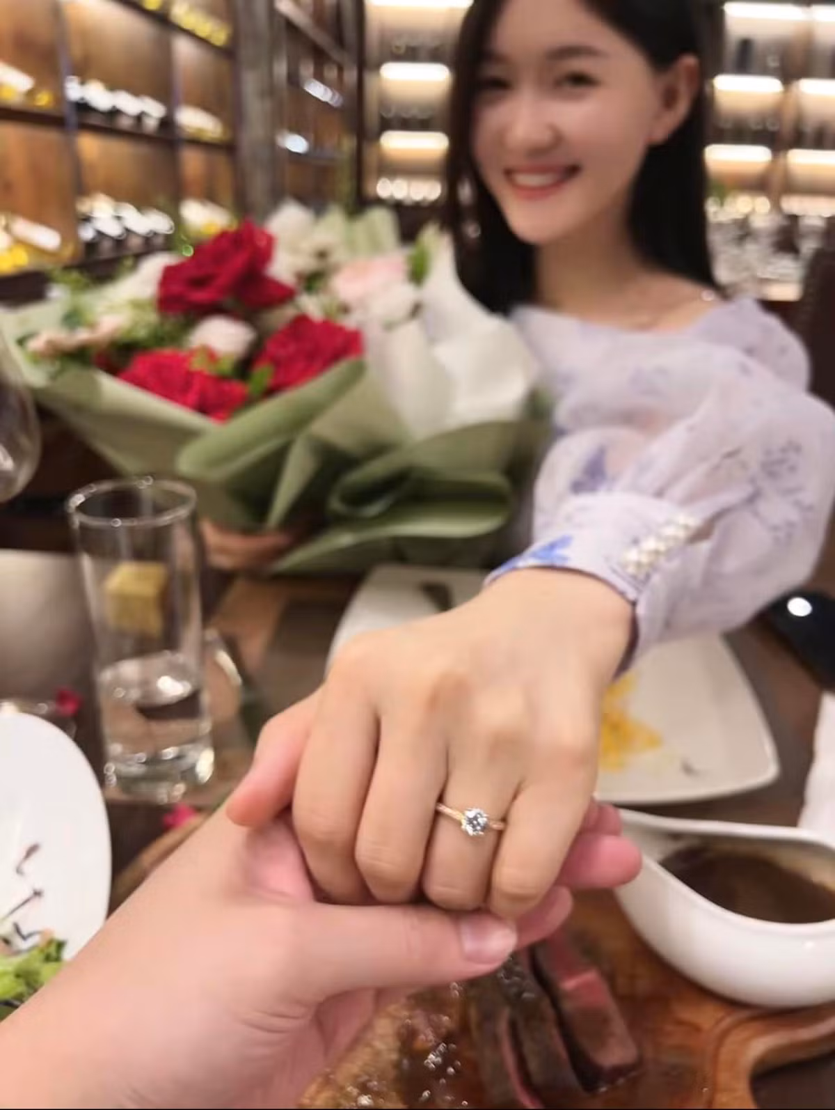 Cô dâu ngày thường theo đuổi phong cách nhẹ nhàng, nữ tính.
