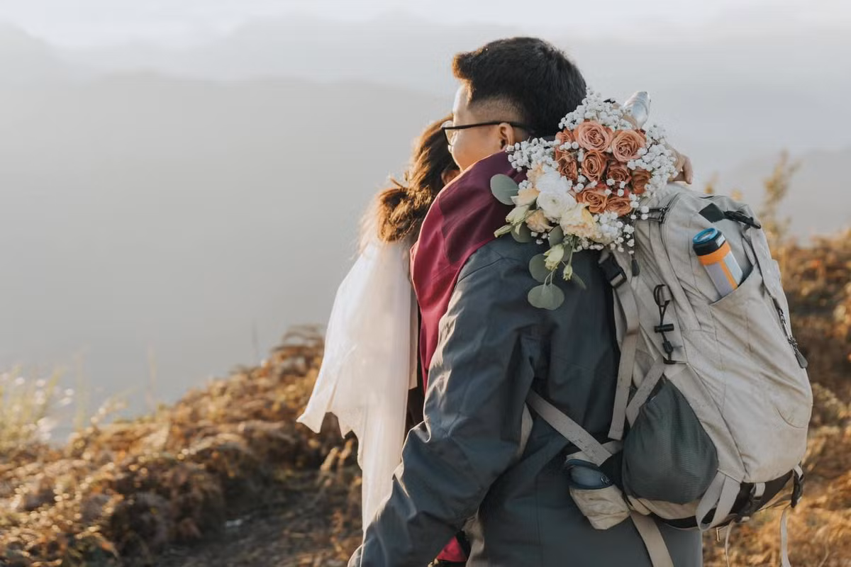 Cả 2 đã thực hiện bộ ảnh cưới theo phong cách trekking vô cùng đặc biệt.