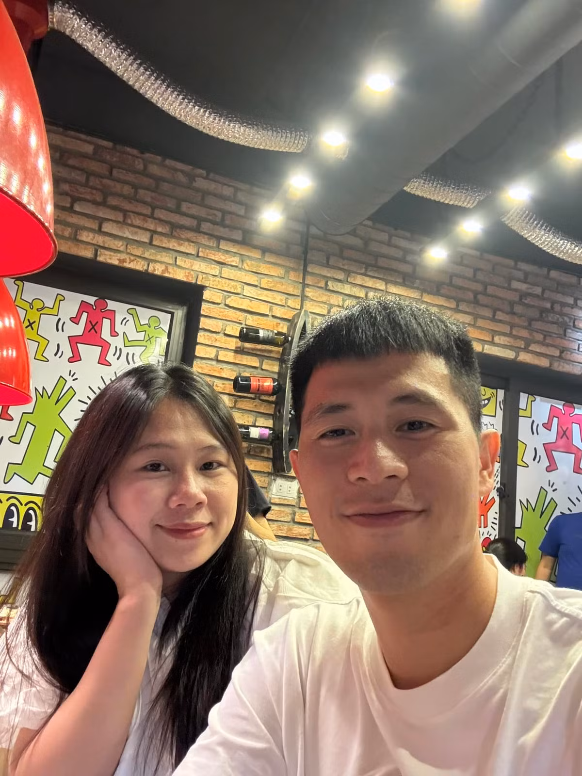 Đình Trọng và Huyền Trang có mối tình không ồn ào, thị phi mà ngọt ngào, nhẹ nhàng. Huyền Trang đã bên cạnh Đình Trọng từ khi anh chưa nổi tiếng. Chuyện tình của cặp đôi được người hâm mộ ủng hộ bởi sự gắn bó lâu bền.
