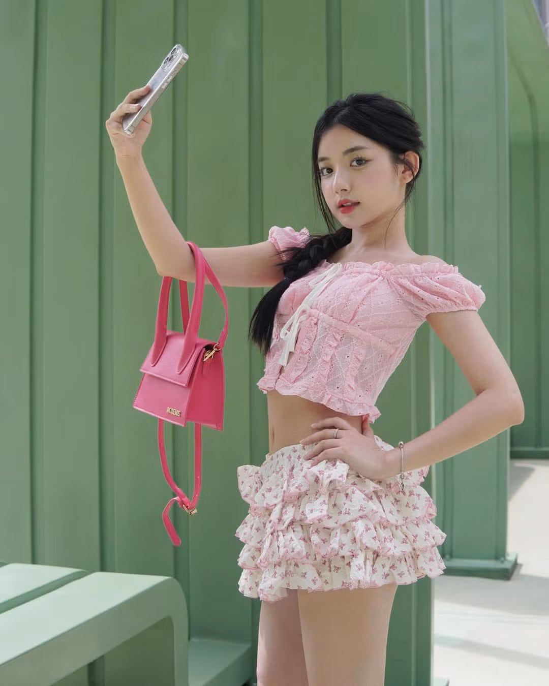 Hiện tại kênh Tiktok của Quỳnh Trương có hơn 2.8 triệu người theo dõi cũng hơn 76 triệu lượt yêu thích.