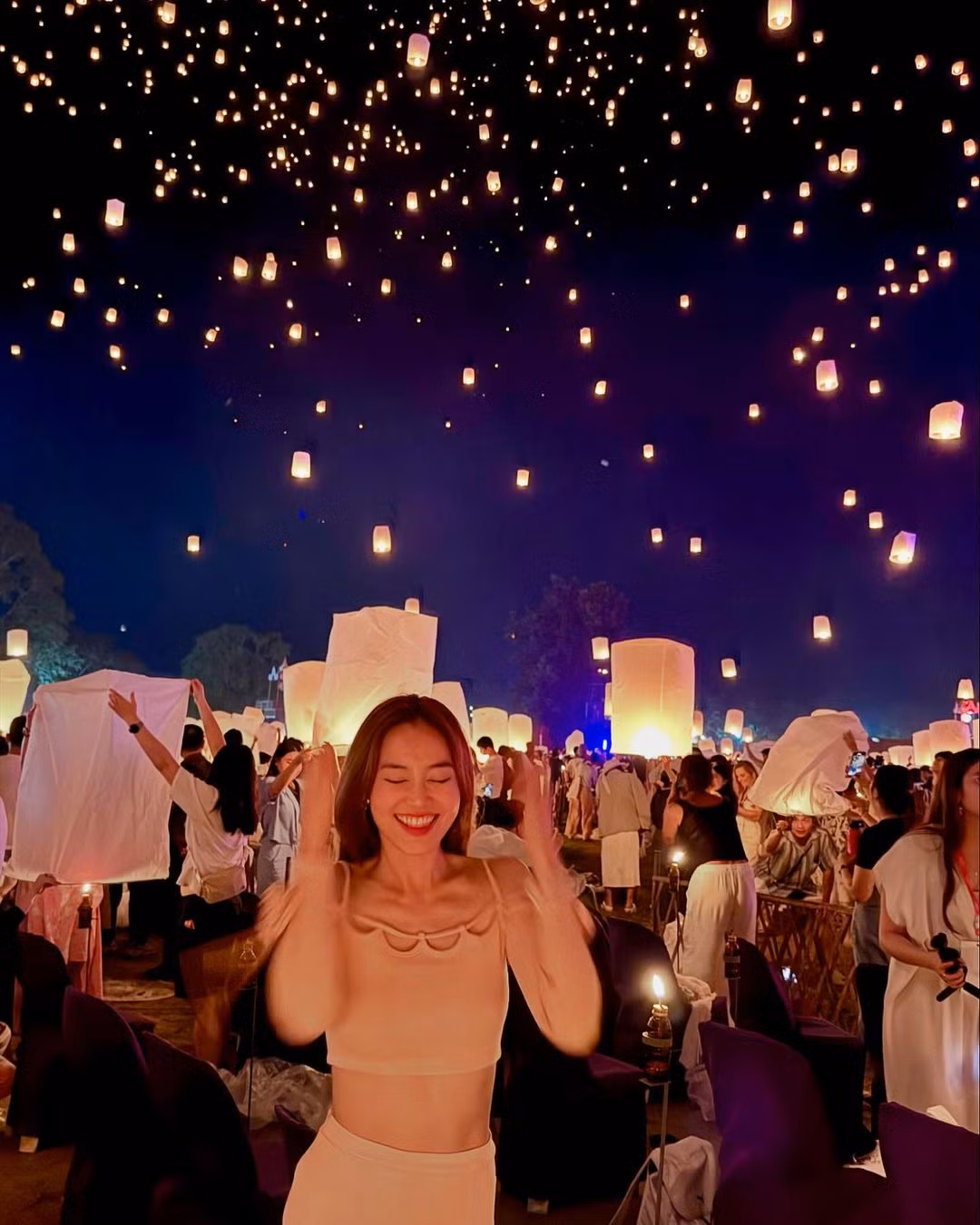 Xuất hiện trong lễ hội, Lan Ngọc lựa chọn thiết kế set váy màu be ôm sát, khoe thân hình không mỡ thừa. (Ảnh: IGNV)
