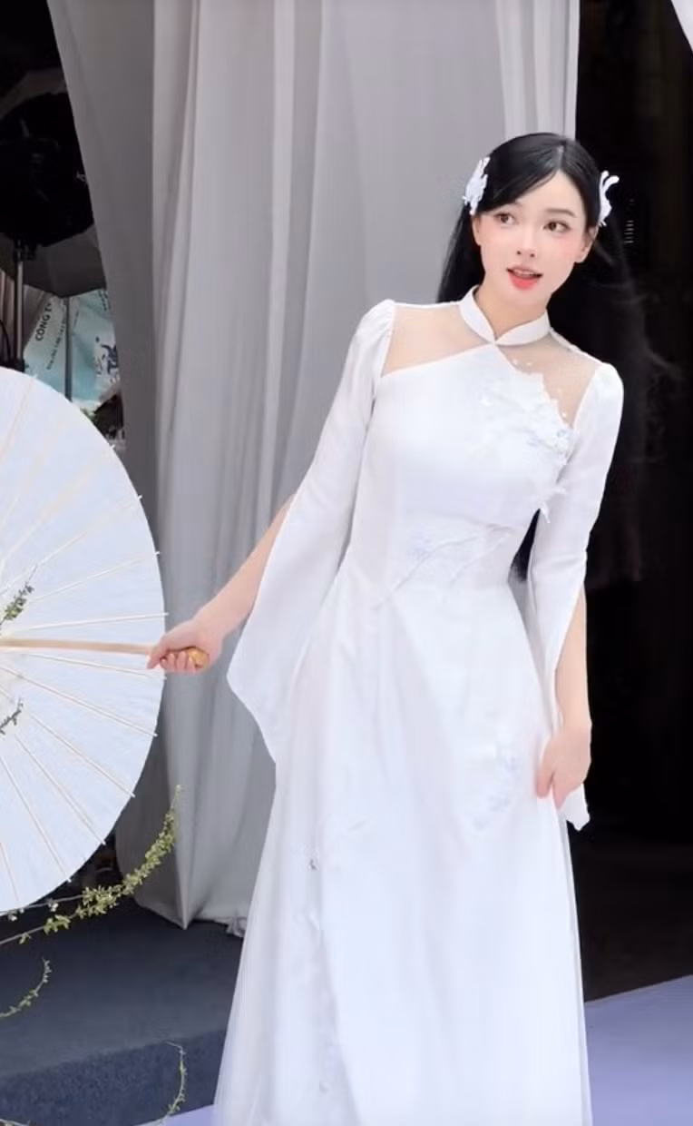 Nhiều người đã nhanh chóng tìm thấy danh tính của nàng dâu này, vốn cũng không xa lạ gì trong cộng đồng giới trẻ - Vicky Thiên Trần (Trần Đỗ Ái Thiên, SN 1994).