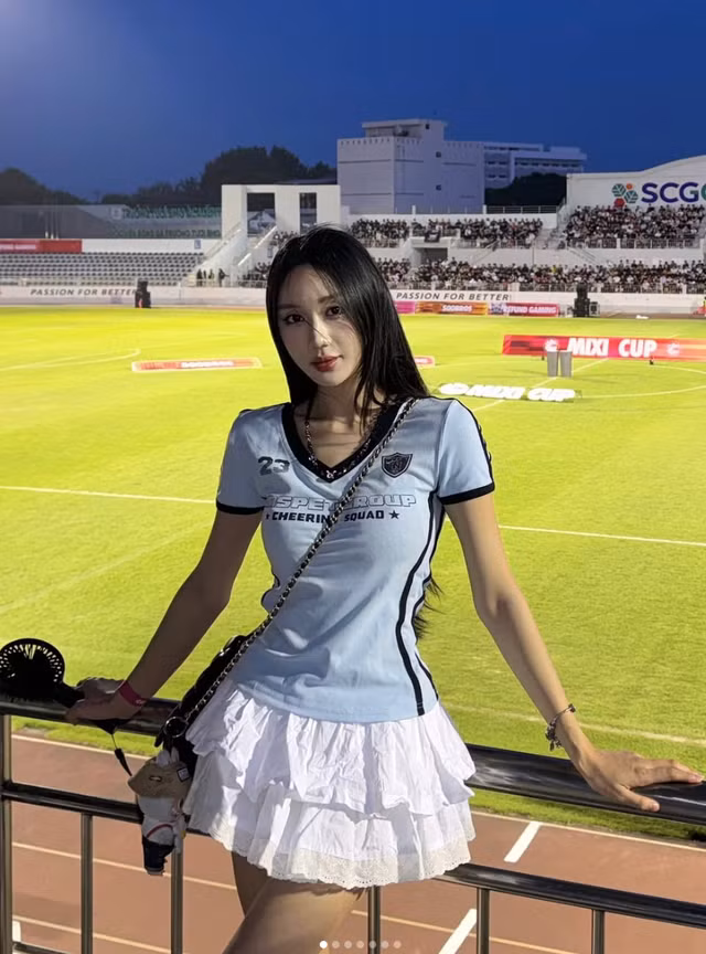 Ngay lập tức, danh tính cô gái được phát hiện là Mina Young. Nữ streamer này sở hữu lượng người theo dõi không nhỏ, cô có sức ảnh hưởng trong cộng đồng mạng.