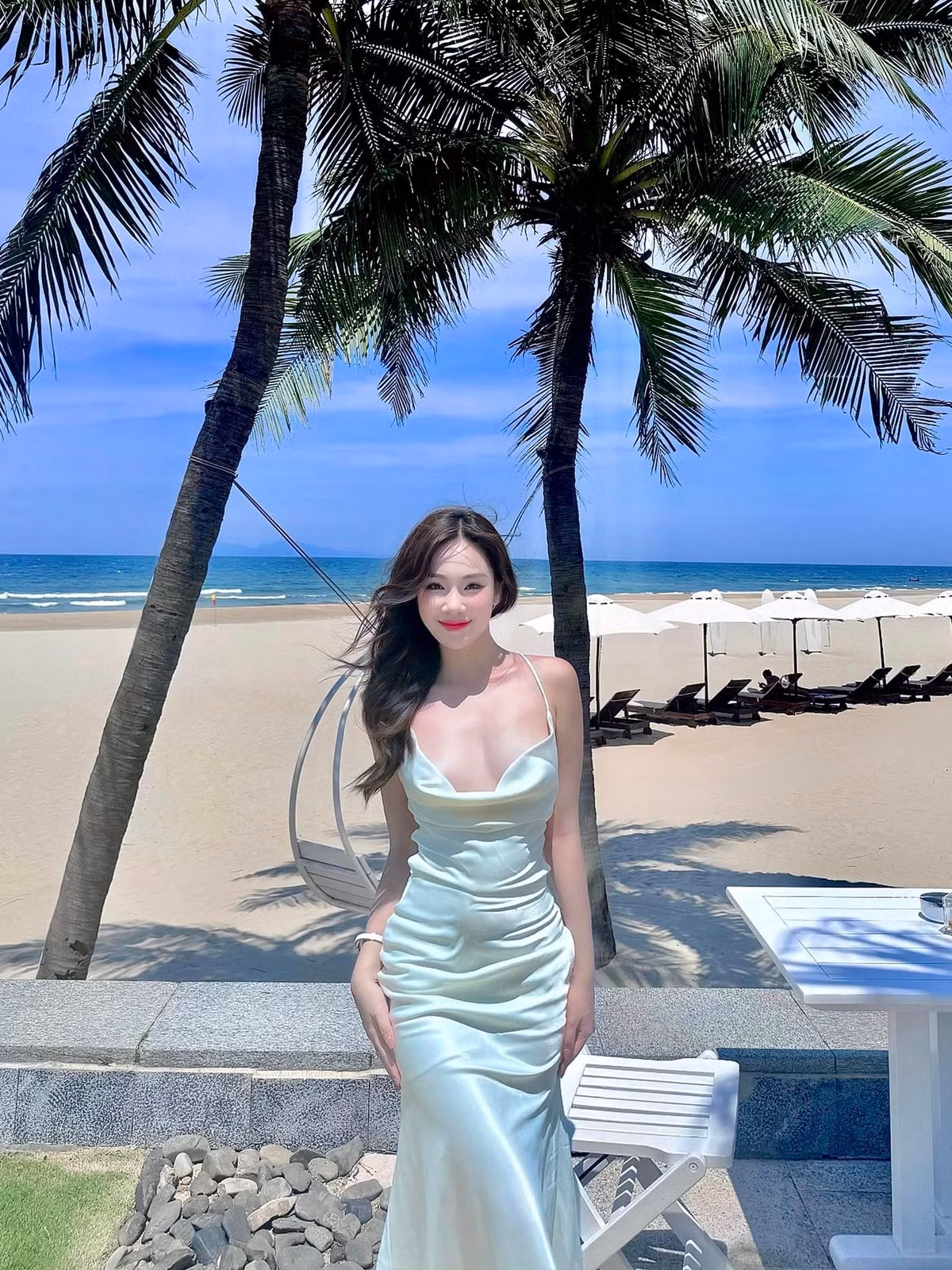 Đối với cô, ngoại hình đẹp là điều kiện cần thiết trong nhiều ngành nghề, không riêng gì tiếp viên hàng không.