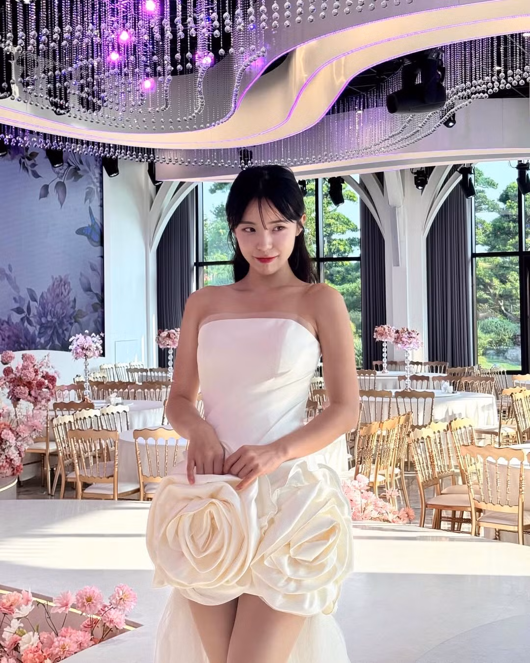 Những chiếc váy siêu ngắn được nàng hoạt náo viên ưa diện, khoe đôi chân trắng xinh thẳng tắp.