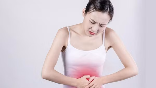 3. Chu kỳ kinh nguyệt thất thường. Chu kỳ kinh thất thường chủ yếu bắt nguồn từ chế độ ăn, tâm lý, thay đổi nguồn nước, thổ nhưỡng... Hầu hết chúng sẽ trở lại bình thường sau khi điều chỉnh các yếu tố trên. (Ảnh: Toutiao)