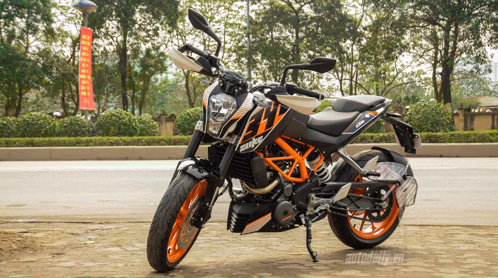 Sở hữu ngoại hình thể thao, động cơ 373cc mạnh mẽ cùng nhiều chi tiết đáng giá, KTM Duke 390 ABS cũng là 1 sự lựa chọn khá tốt trong phân khúc xe PKL tầm trung khi mức giá chỉ 175 triệu đồng.