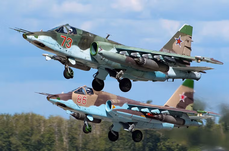 Su-25 sẽ là vũ khí đắt giá trong các chiến dịch không kích ngăn cản bước tiến của phe nổi dậy Syria mà đặc biệt là nhóm phiến quân IS nguy hiểm. Một số bộ phận trên Su-25 như buồng lái được bọc giáp khiến máy bay có khả năng sống sót cao.