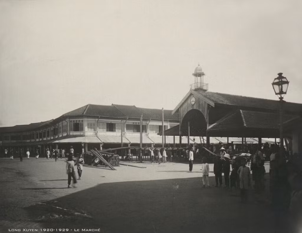 Quang cảnh ở chợ Long Xuyên.