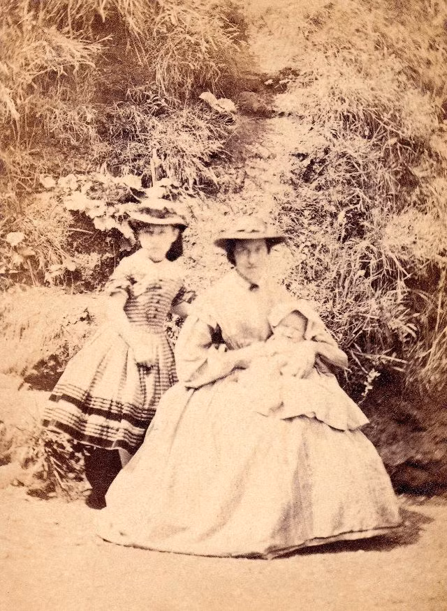 Người mẹ và những đứa con, ảnh chụp ngày 19/7/1863. Ảnh: Leigh McKinnon Flickr.