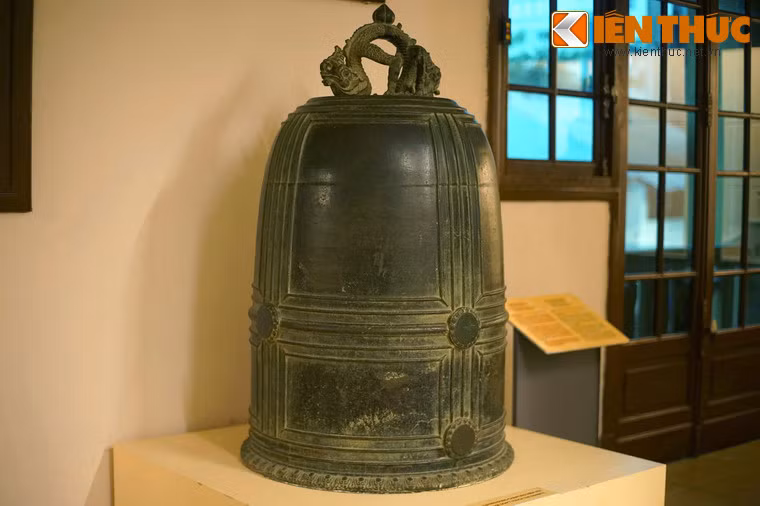 Trên thân chuông Vân Bản không khắc niên đại. Theo nghiên cứu của các nhà sử học, chuông được đúc trong thời Trần (thế kỷ 13), là một trong ba quả chuông cổ nhất Việt Nam trong thời điểm hiện tại.